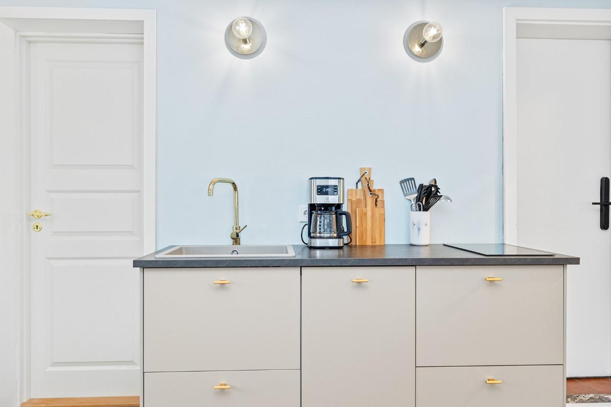 Downtown Baldursbra - Two Bedroom Apartment Reykjavik Luaran gambar