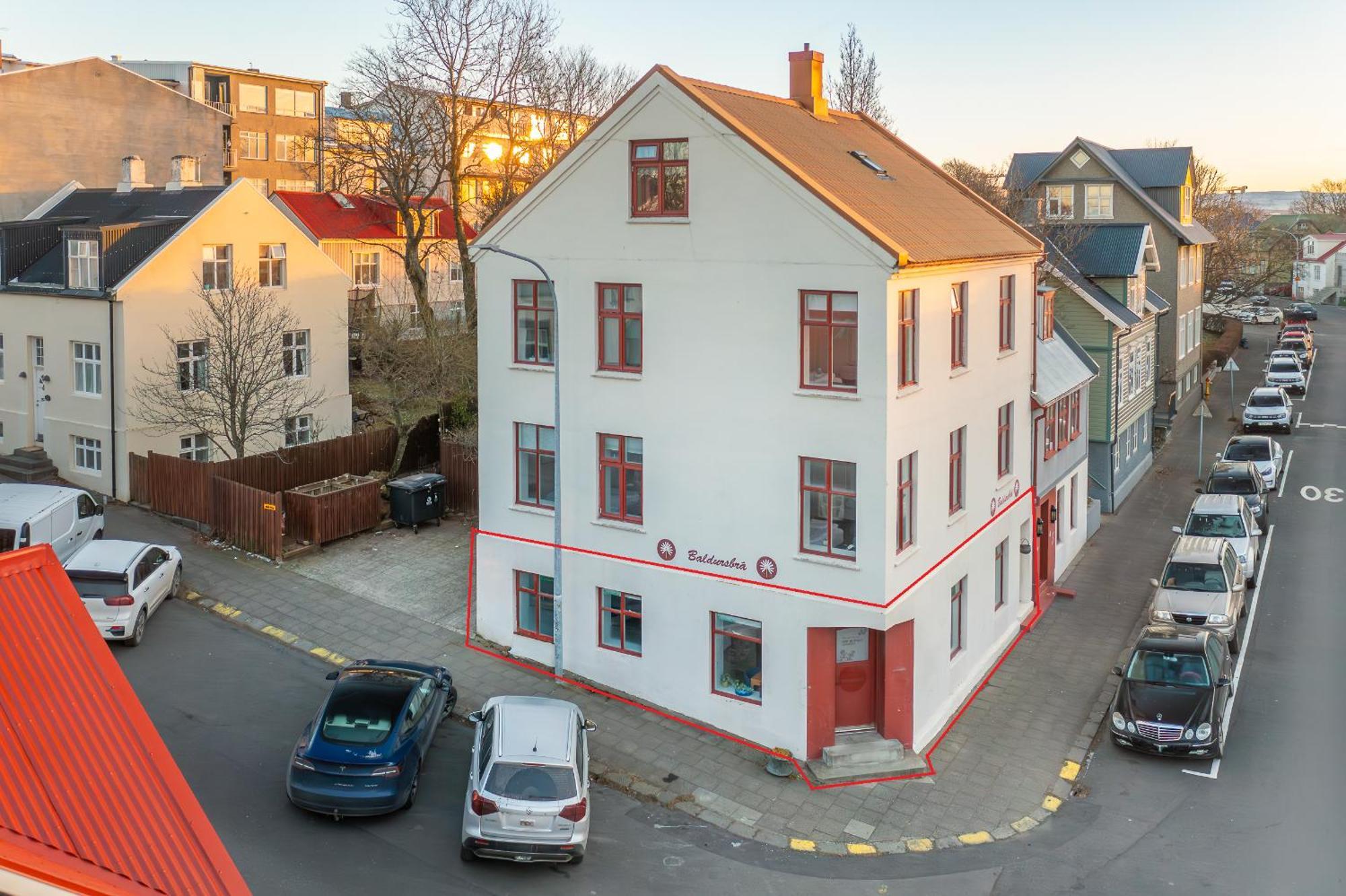 Downtown Baldursbra - Two Bedroom Apartment Reykjavik Luaran gambar